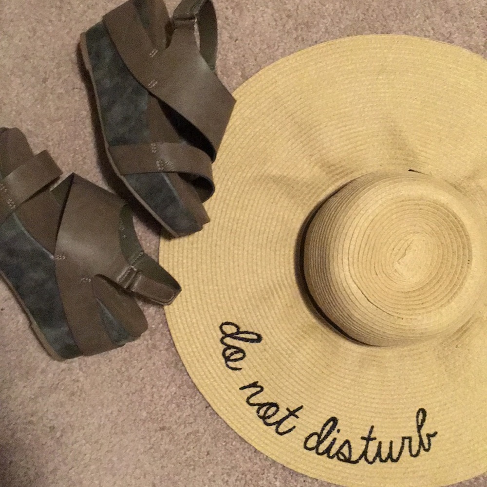 *DO NOT DISTURB Vacation Sun Straw Floppy Brim Hat